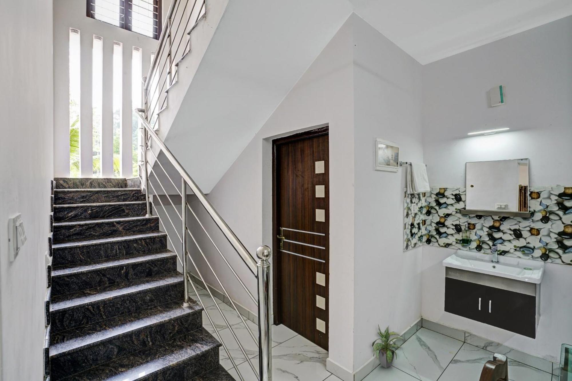 Spot On Shalom Palace Residency Neriyamangalam Exterior foto